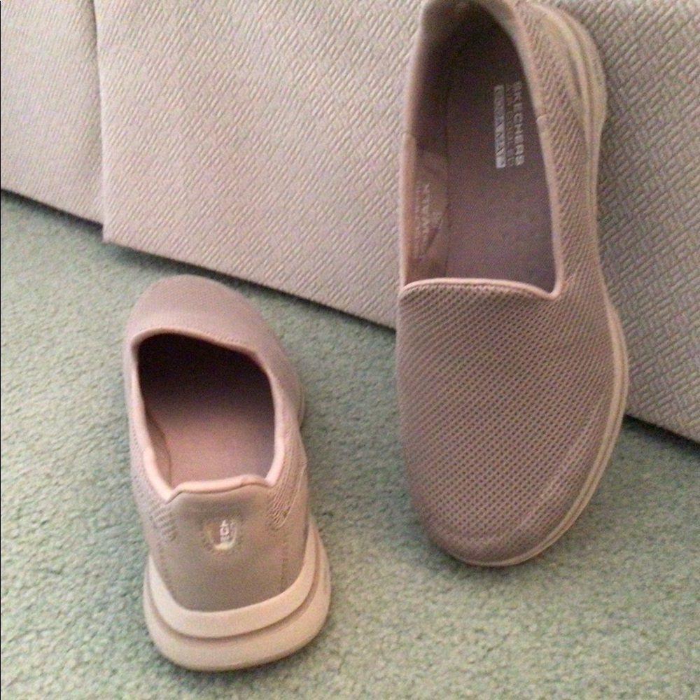 Skechers Women's Go Walk  SIZE 8 wide